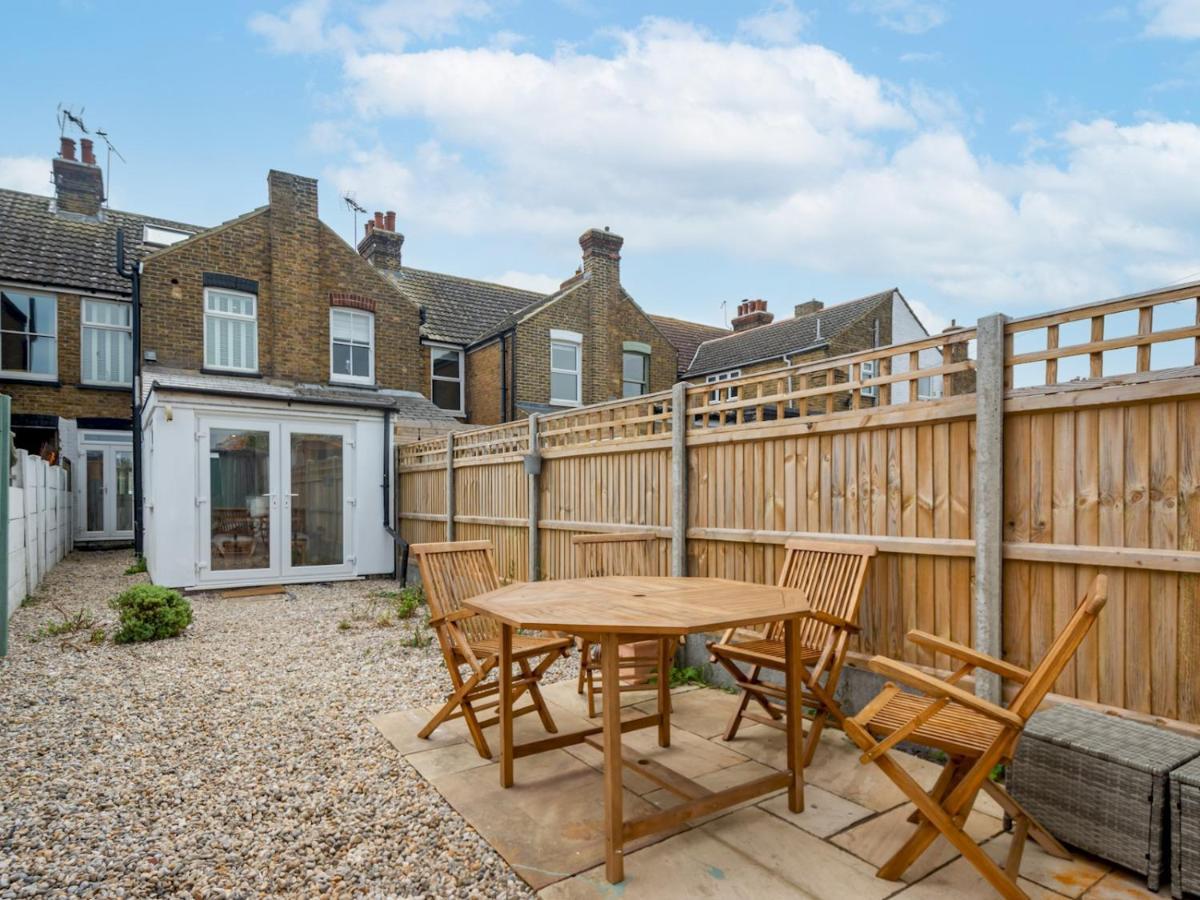 Pass The Keys 3 Bed Scandi Heaven Minutes From The Beach Уитстабл Экстерьер фото